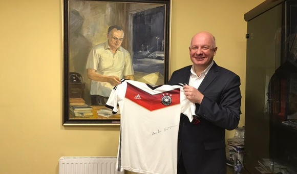 Администрация Звёздного городка передала в подарок Музею космонавтики футболку немецкой команды по футболу Чемпионата мира 2014 года с автографам космонавта Александра Герста. Два раза подряд он смотрел чемпионат со станции.