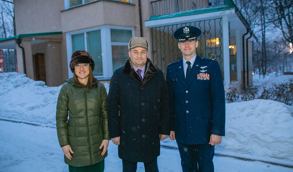 В рамках официальной предполётной программы основной экипаж МКС-59/60 — Алексей Овчинин, Ник Хейг и Кристина Кук — посетили Дом-музей академика С.П.Королёва.