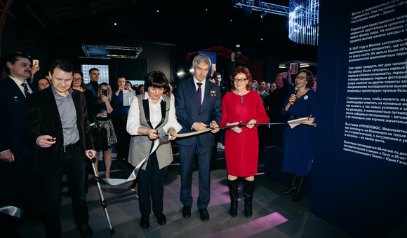 В Санкт-Петербурге, в пространстве Nautilus открылась выставка PROКОСМОС «Межпланетные путешествия». Проект подготовлен Музеем космонавтики и Государственным музеем истории космонавтики им. К.Э. Циолковского совместно с Госкорпорацией «Роскосмос», Музеем космонавтики и ракетной техники им. академика В.П. Глушко, Северо-Западной межрегиональной общественной организацией Федерации космонавтики РФ и компанией Live Group.