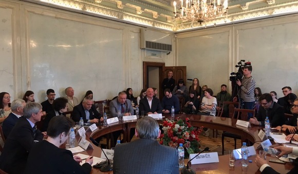 В Центральном доме журналиста прошла пресс-конференция, посвящённая проекту «Гагаринский урок «Космос – это мы». В ней приняли участие заместитель директора московского Музея космонавтики по научной работе Вячеслав Львович Климентов и Герой Советского Союза, лётчик-космонавт, заместитель директора по пилотируемой космонавтике Александр Иванович Лавейкин.