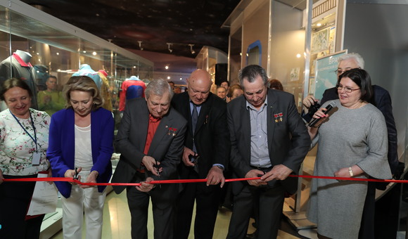 В Музее космонавтики открылась выставка, посвящённая представителям одной из самых важных и благородных профессий — профессии врача-космонавта — Борису Егорову, Олегу Атькову, Валерию Полякову, Борису Морукову и Олегу Котову.