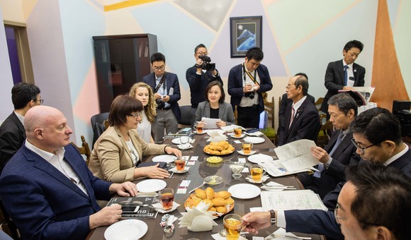 Руководители московского Музея космонавиики и Музея авиации и космонавтики японского города Какамигахара (префектура Гифу) обсудили перспективы освоения космоса и направления сотрудничества.