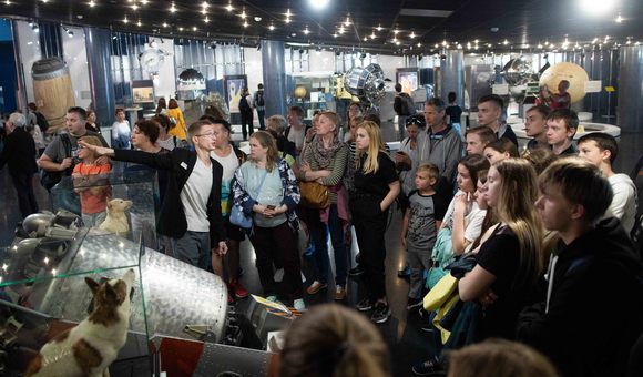 В Ночь музеев в Музее космонавтики прошли обзорные экскурсии. Посетители узнали интересные истории покорителей космоса.