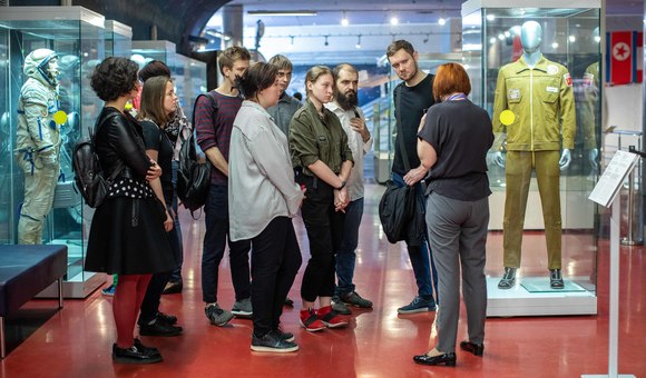 Перед тем, как начать писать композиции, для вдохновения участники IV Международной творческой лаборатории современных композиторов «Открытый космос» посетили экскурсию по Музею космонавтики.