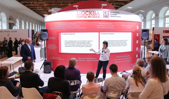 Музей космонавтики проводит мозговой штурм «Как решить любой неожиданный вопрос с туристом, который пришёл к вам?» при участии Музея ГУЛАГа, музея-заповедника Царицыно, Музея Скрябина, Музея Мурома и др. Модератор - заместитель директора по научной работе В.Л. Климентов. 