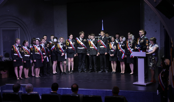 В музее было проведено мероприятие по вручению школьных аттестатов о среднем (полном) общем образовании выпускникам ГБОУ «Многопрофильная Школа №1220»